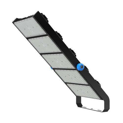 Lampu sukan diterajui kuasa tinggi 1250w